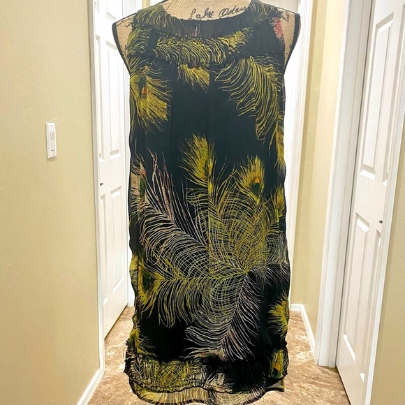 V Fish Dress Black with Peacock Feather Design - Picture 3 of 12